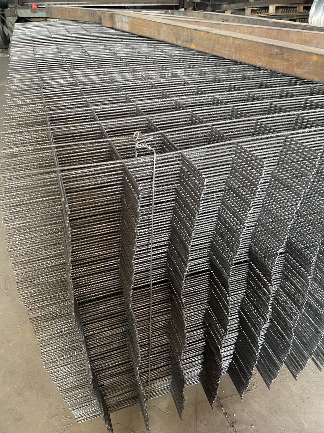 Welded wire mesh panel with screw thread