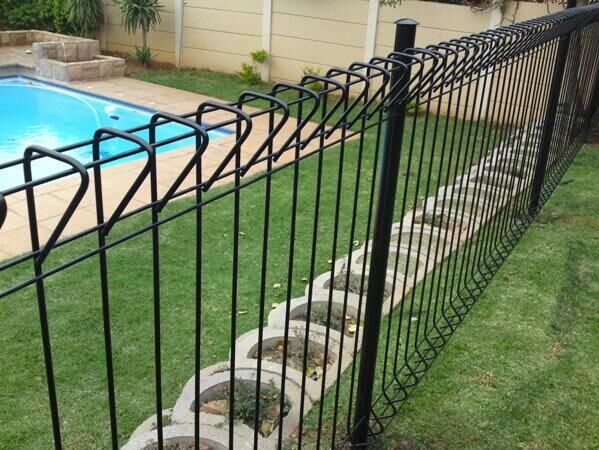 Welded wire fence